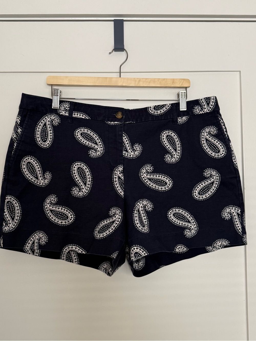 Boden Shorts 4.5'' Womens Sz 16 Navy Blue Paisley Cotton Stretch Beach Resort